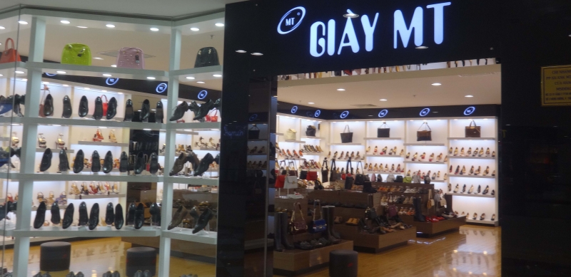 cửa hàng giầy dép, túi xách MT Cua hang MT